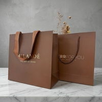 Sacs shopping en papier avec logo imprimé numériquement, taille personnalisée, petits sacs cadeaux pour emballage d'exposition