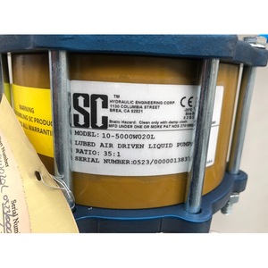 Pompe à liquide pneumatique Sc Hydraulics 10-5000W020L lubrifiée, entraînée par air, rapport 35:1 - Product Image 1