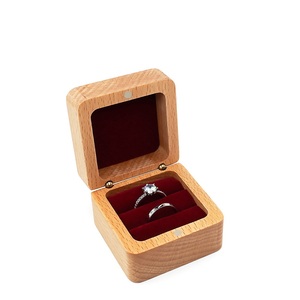 Nouvelle <span class=keywords><strong>boîte</strong></span> à bijoux en bois 2026, petite <span class=keywords><strong>boîte</strong></span> de rangement portable de voyage pour bagues et boucles d'oreilles, idéale pour les propositions de <span class=keywords><strong>mariage</strong></span> et les cadeaux de la Saint-Valentin - Product Image 1