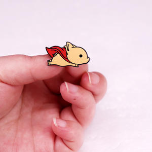 Bir pelerin, sevimli bir hayvan rozeti ile bir karikatür kahraman Piglet özel broş rozeti Pin aksesuarı - Product Image 3