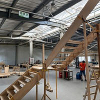 Escalier semi-circulaire en bois moderne sur mesure pour villa