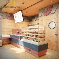 Conception de comptoir de bar bleu et rose sur mesure pour café de luxe avec vitrine en verre pour équipement de café moderne