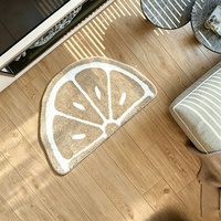 Op maat gemaakte halvemaanvormige oranje fruitvormige antislip zachte pluche microvezel bedmat voor keuken badkamer decoratie vloerkleed