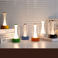 Lampe de table créative de luxe haut de gamme en verre moderne pour chambre à coucher, restaurant, décoration, vente en gros pour usage Internet, à piles