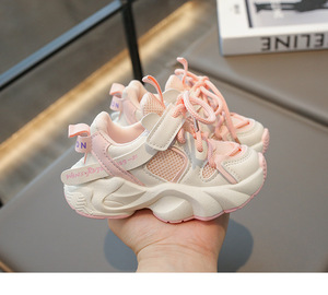 รองเท้าผ้าใบเด็กขายส่งสำหรับเด็กหญิงและเด็กชาย พื้นยาง ระบายอากาศดี รองเท้าลำลองแบบผูกเชือก - Product Image 2