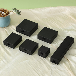 Оптовые ультратонкие подарочные коробки для ювелирных изделий из гофрированного картона с застежкой-молнией, УФ-покрытием, экологичные, перерабатываемые, с возможностью нанесения логотипа на заказ - Product Image 4