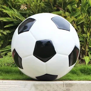 Escultura de balón de fútbol de fibra de vidrio icónica de gran tamaño hecha a medida estatua icono deportivo realista para la venta Impresión de troquelado de fundición - Product Image 4