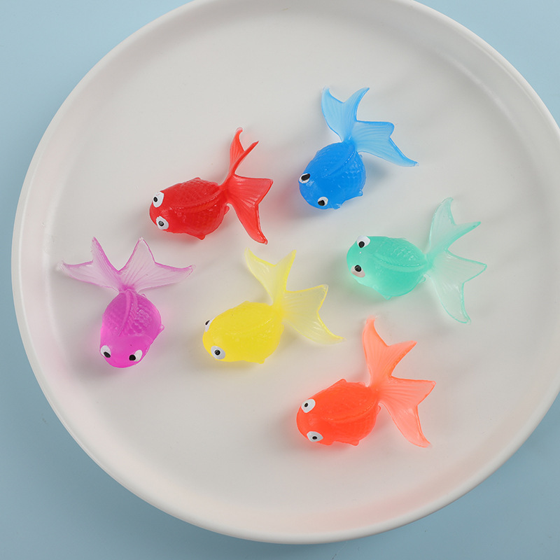 Poissons En Plastique Flottant Des Poissons, Décorations Artificielles