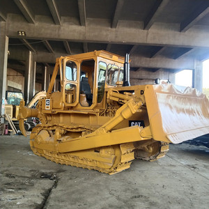 Bulldozer sur chenilles Caterpillar D7G d'occasion, d'origine japonaise, moteur CAT 3306, modèle moyen avec ripper, pour travaux de nivellement de terrain. - Product Image 5