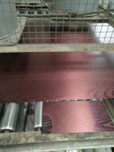Feuille en acier inoxydable <span class=keywords><strong>304</strong></span> <span class=keywords><strong>couleur</strong></span> rouge rose, grain de bois en nid d'abeille, gaufrée - Product Image 5