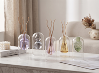 Bouteille diffuseur d'arômes en verre transparent rond vide de luxe OEM ODM 130 ml 200 ml personnalisée avec base en bois pour la maison
