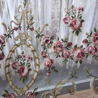 Rideau en tissu organza brodé de fleurs