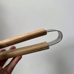 Pinces de barbecue en acier inoxydable avec manche en bois pour la cuisson au charbon de bois - Product Image 4