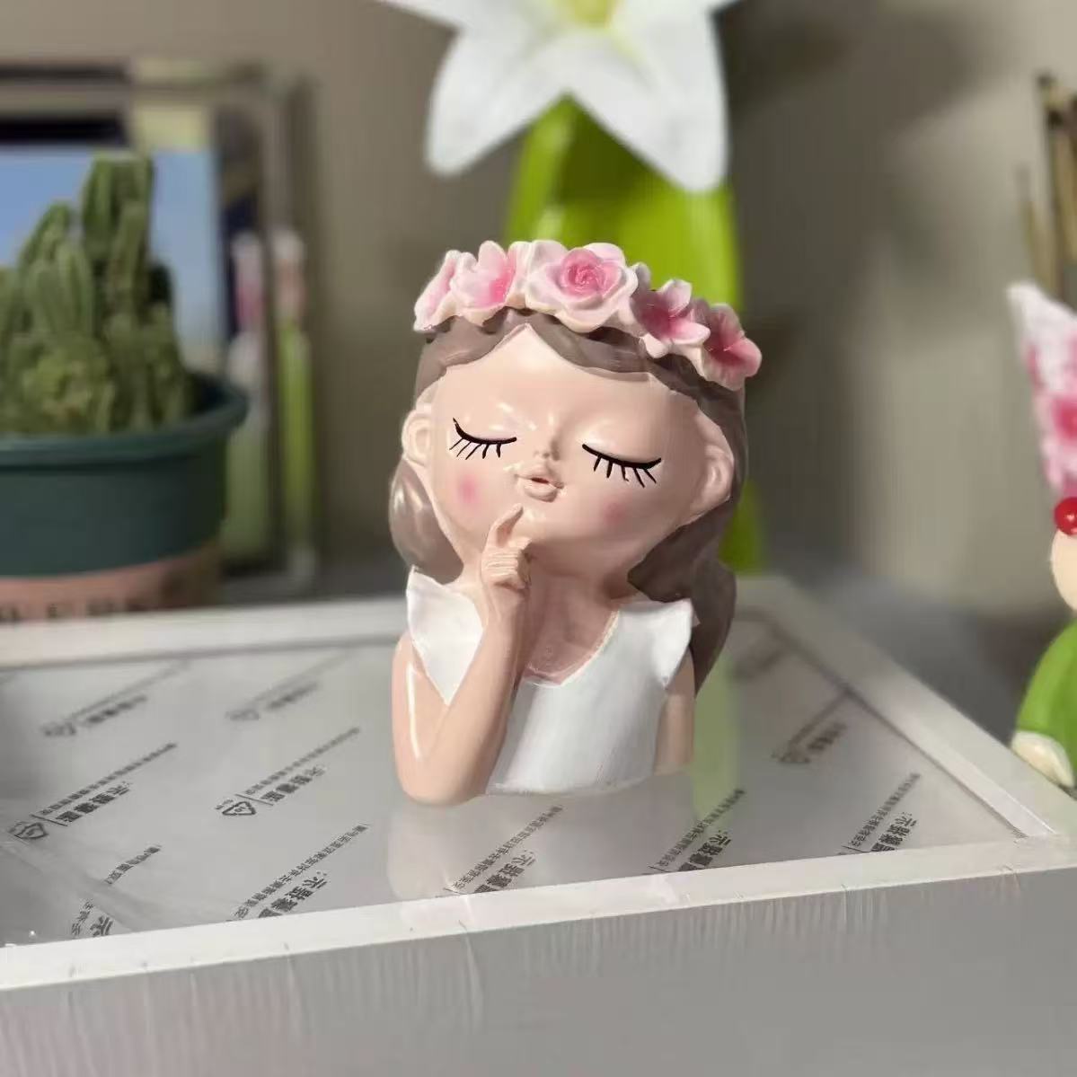 Fille colorée dans un pot - Fantasy [Pas de plante]