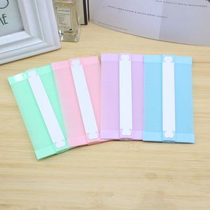 Peigne double face en plastique pour éliminer les poux, pour les soins capillaires, couleurs pastel, ensemble de 4 pièces - Product Image 1