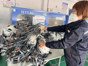 औद्योगिक धूल गैस आधा मास्क सुरक्षा श्वसन पार्टिकुलेट मास्क सिलिकॉन पुनः प्रयोज्य 3-परत टिकाऊ एंटी-धूल xinwei XWHM-82 - Product Image 3