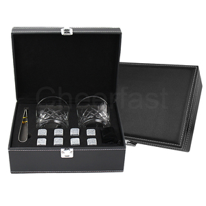 Whisky Premium 8 Pierres à whisky en marbre pour refroidissement, avec verre et pince à glace - Product Image 3