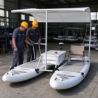 Catamaran gonflable portable à deux coques pour 2 passagers avec auvent solaire pour la pêche en lac et la location aquatique en station balnéaire
