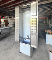 Meuble de rangement pour balais et serpillères en acier inoxydable 304 sur mesure, directement de l'usine, équipé d'un robinet d'arrivée et d'un tuyau de drainage