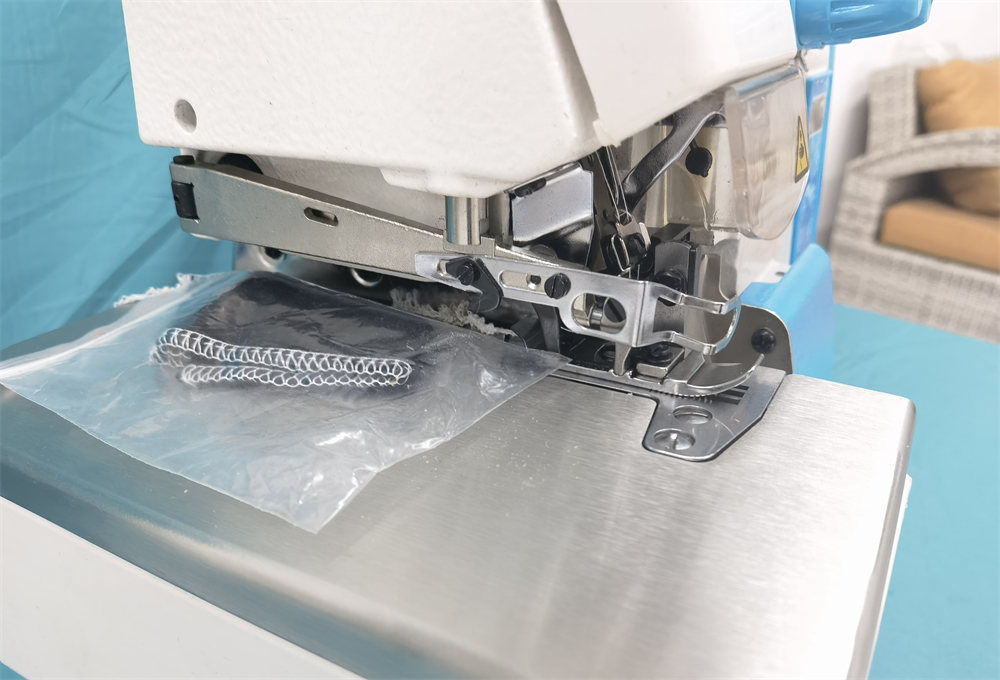 china jukky good price direct drive wiki brand High speed four thread overlock sewing machine Suitable for T-shirt