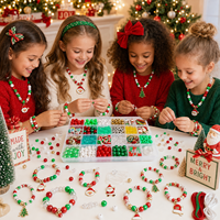DIY Weihnachts-Perlen-Set 24 Fächer Acryl-Ponyperlen-Set mit Anhängern und Schnur für Kinder Armband Schlüsselanhänger Schmuckherstellung Feiertagsgeschenk
