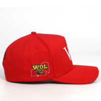 Casquette de baseball brodée 5 panneaux personnalisée en coton beige et rouge avec logo sur mesure pour adultes – Idéale pour mariages