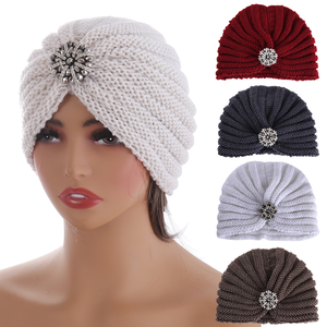 Berretto Invernale di Alta Qualità per Viaggi e Uso Quotidiano, Accessorio Gioiello, Cappello Monocolore Elastico in Acrilico, Caldo e Comodo, Copricapo Comune da Donna - Product Image 4