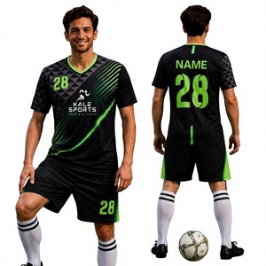 Ensemble de maillot de football personnalisé le plus vendu, t-shirt à col en V à manches courtes et short pour hommes, ensemble de maillot de football respirant - Product Image 1