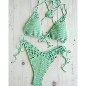 Maillot de bain deux pièces personnalisable OEM pour femme, col en V, tricoté à la main au crochet, style bikini, avec soutien-gorge push-up et string, idéal pour la plage. Commander 50 pièces - Product Image 1