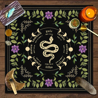 Chemin de table carré en tissu doré motif serpent et dragon pour altar de tarot, décoration murale et fournitures de sorcellerie spirituelle