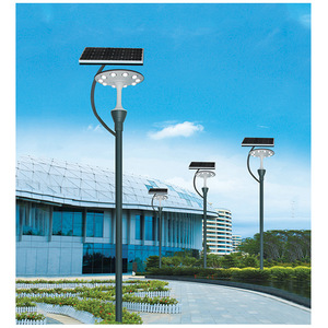 Lampadaire de jardin en fer avec trois abat-jour en verre, éclairage extérieur LED solaire, capteur de mouvement IP66, garantie 10 ans - Product Image 6