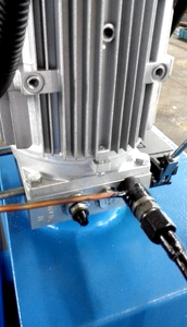 Presse hydraulique à portique à quatre colonnes et deux poutres <span class=keywords><strong>VEKTOR</strong></span> JMDY160/30 50t/80t/100t/150t/160t avec moteur et pompe pour réservoir sous pression 380V - Product Image 6