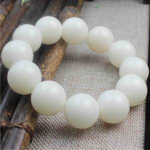 สร้อยข้อมือรากบอดีสีขาว 20 มม. 12 เม็ด สไตล์ชาติพันธุ์ เครื่องประดับทางศาสนา ของสะสม ลูกปัดพุทธ สร้อยข้อมือคู่รักสำหรับทุกเพศ - Product Image 2