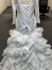Robe de mariée sirène africaine de luxe moderne 2025 à prix d'usine, manches longues, dentelle perlée, appliques florales, traîne balayante - Product Image 5