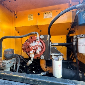 Excavadora de cadenas usada Hyundai de 22 toneladas para proyectos de ingeniería, importada, potente, con pintura original. - Product Image 5