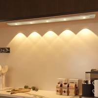 Lumière LED intelligente ultra-fine à détection humaine - Bande longue magnétique adhésive rechargeable en plastique - Style moderne minimaliste pour armoires de cuisine