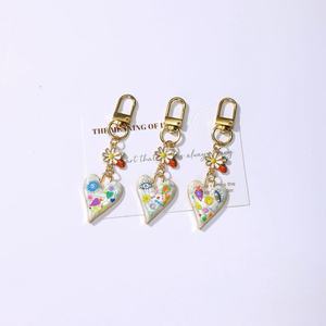 Hot Love Key Ornament DIY Adornos Devil's Eye Aleación Flor Mariquita Llavero Colgante - Product Image 4