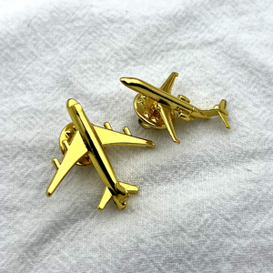 Le fabricant se spécialise dans la production de broches d'avion en métal Formes personnalisées et divers badges de chapeau en métal d'avion - Product Image 6