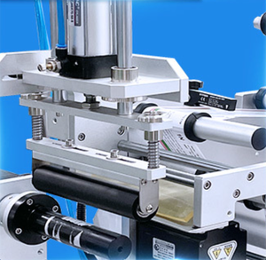 Etiquetadora de Botellas Redondas de <span class=keywords><strong>Escritorio</strong></span> Rentable, Máquina Aplicadora de Etiquetas para Botellas de Plástico, Aplicador de Etiquetas Semiautomático - Product Image 3