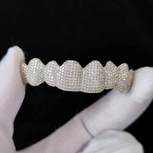 Parrilla Dental Hiphop de Moissanita de Alta Calidad, Joyería Fina de Alta Gama para Moda Urbana y Estilo Diario, Disponible para la Venta - Product Image 2