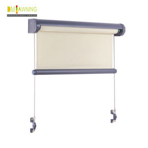 Enrollador de pantalla motorizado, guía de cable, para exteriores - Product Image 1