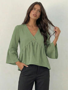 Chemise de bureau d'été pour femmes, col en V, manches trois quarts, légère, respirante, décontractée, en polyester, manches évasées - Product Image 3