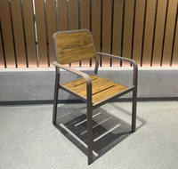 Ensemble table et chaises deux places en plastique et pierre frittée, durable, pour extérieur, avec rangement intégré, style villa minimaliste