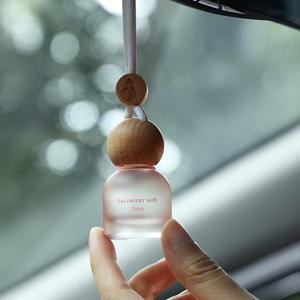 LANJO Elegante Ambientador de Coche Portátil y Ligero de Vidrio, Mini Ambientador Colgante Recargable con Aceite Esencial, Aroma Duradero y Natural - Product Image 1