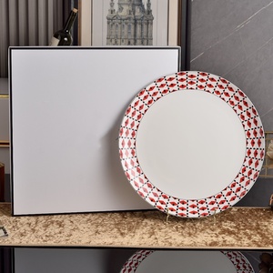 Assiette en Porcelaine Fine de Luxe Légère Style Européen avec Lettres Méduse – Vaisselle de Haute Valeur - Product Image 5