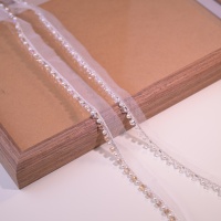 Bande de tulle perlée faite à la main, perles carrées en cristal AB et perles d'imitation, bande décorative pour vêtements, coiffes et projets d'artisanat