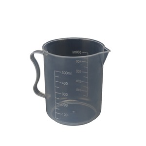 Venta al por mayor de fábrica: Tazas medidoras de plástico de 500 ml con graduaciones, tazas medidoras de laboratorio de PP engrosado con asas. - Product Image 5