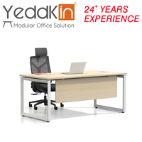Bureau de direction modulaire moderne avec structure métallique durable et options de rangement