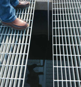Grille en acier à verrouillage par pression - Garde-corps routier, couvercle de tranchée et passerelle minière |   Solution robuste pour les projets de construction - Product Image 2