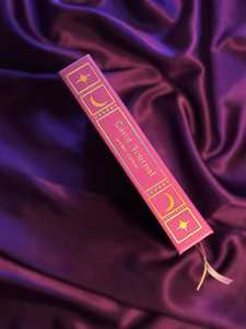 สมุดบันทึกโฮโลแกรม LABON สำหรับทำนายไพ่ทาโรต์ ปกแข็ง พร้อมคำแนะนำสำหรับการจดบันทึกเรื่องการสำเร็จผลที่ต้องการ ขอบสีรุ้งเคลือบทอง ขนาด A6 ทำจากหนังวีแกน สมุดบันทึกสำหรับกิจกรรมทางจิตวิญญาณ - Product Image 3